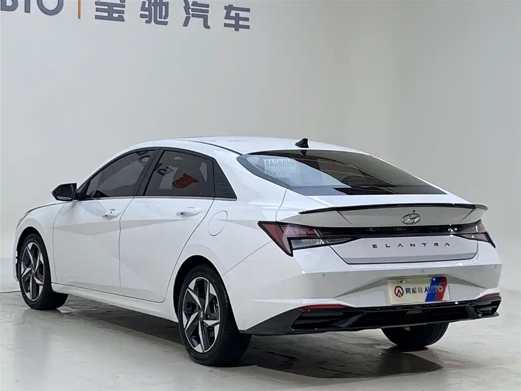 Hyundai Elantra 2023 Белый из Китая