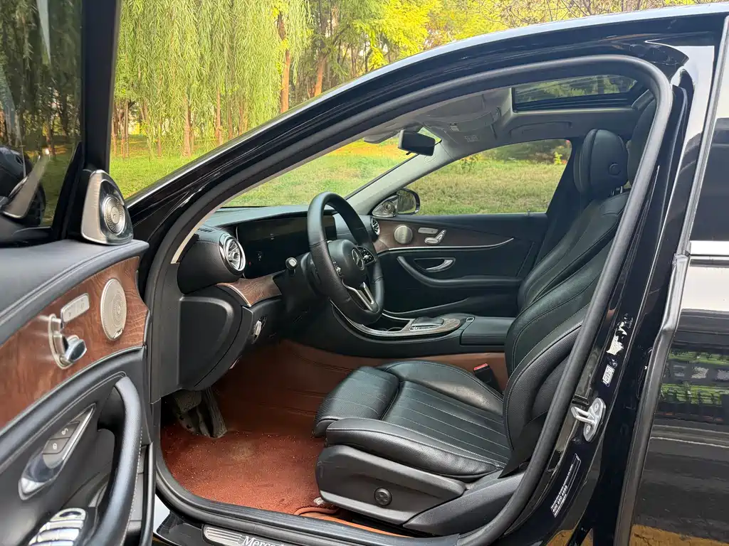 Mercedes-Benz E-Class — миниатюра 5