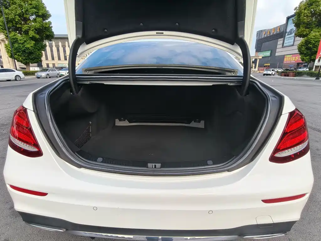 Mercedes-Benz E-Class — миниатюра 23