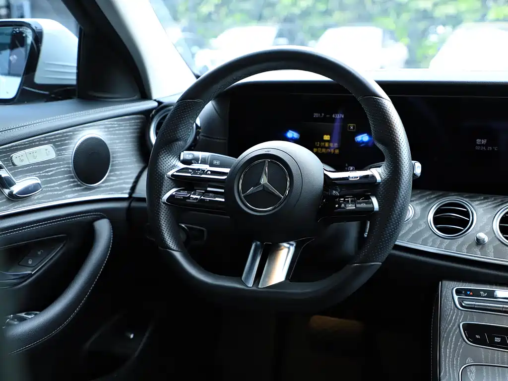 MERCEDES-BENZ E CLASS