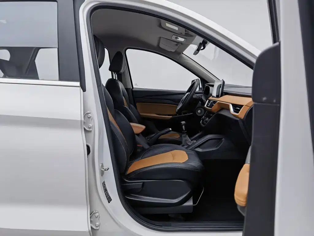 Wuling Hongguang S3 — миниатюра 23