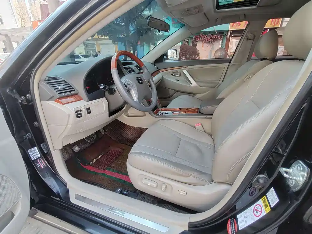 Toyota Camry — миниатюра 9