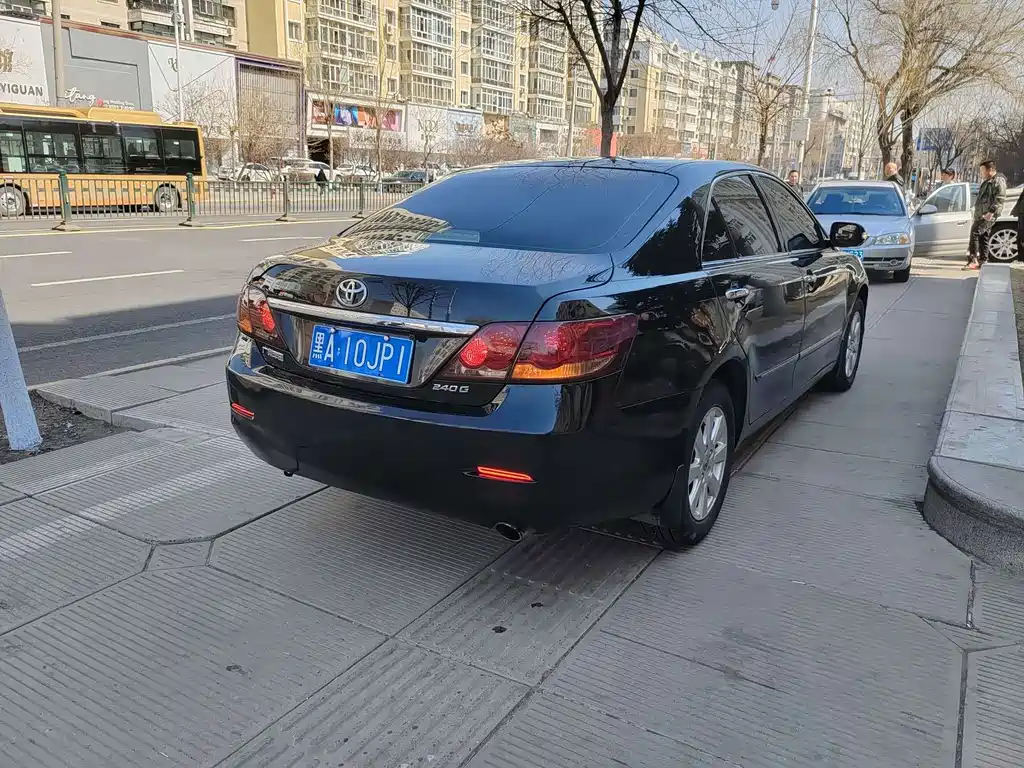 Toyota Camry — миниатюра 6