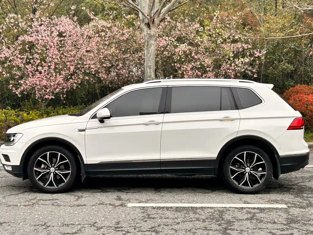 Volkswagen Tiguan L L 2020 330TSI AT Luxury VI