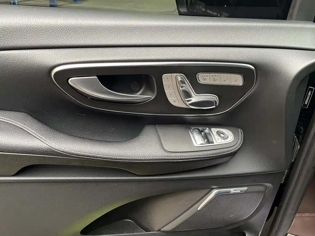 MERCEDES-BENZ V CLASS