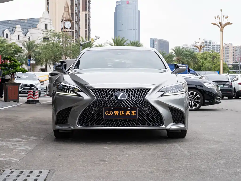 Lexus LS 2018 500h Luxury V