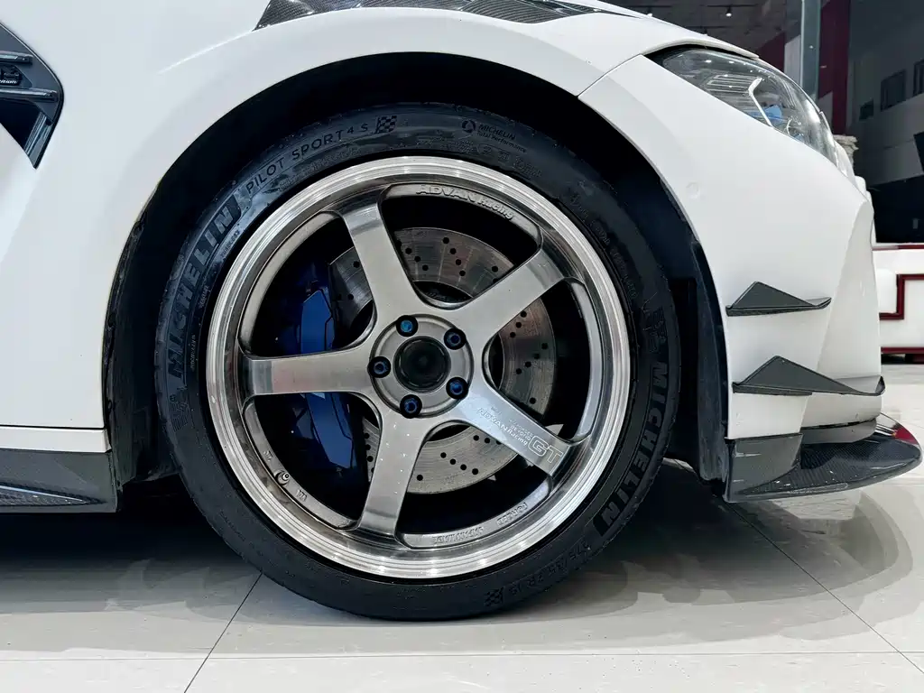 BMW M4 — миниатюра 6