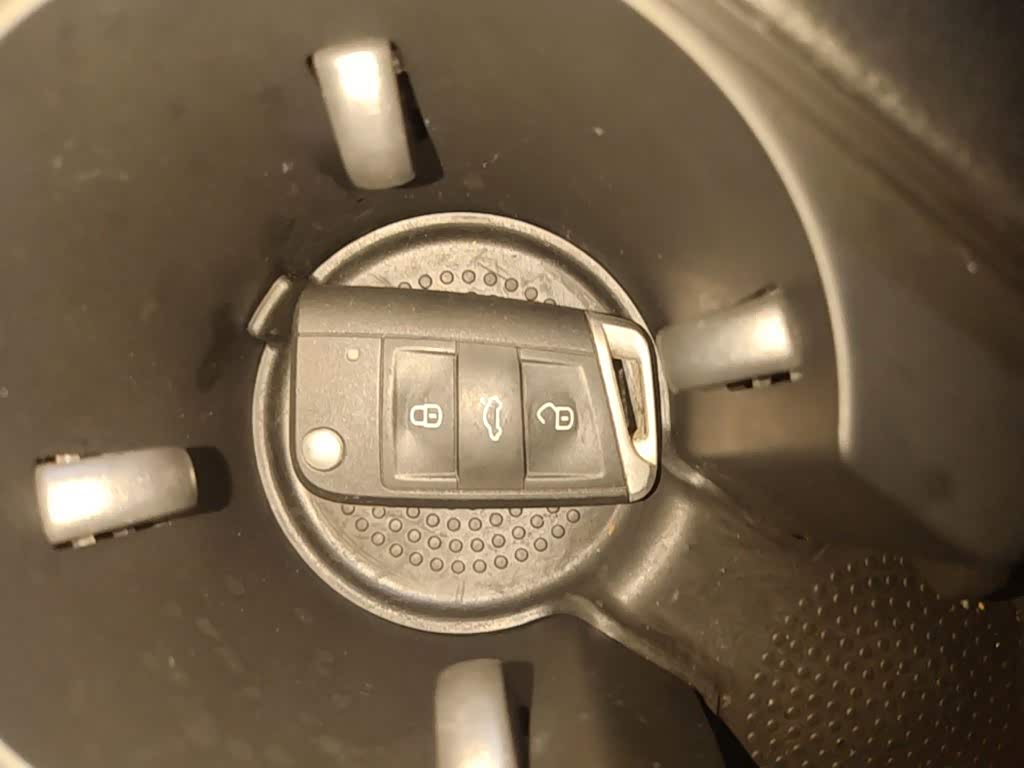 Volkswagen Magotan 1.4 л 2025 г. Чёрный, пробег 26500 км