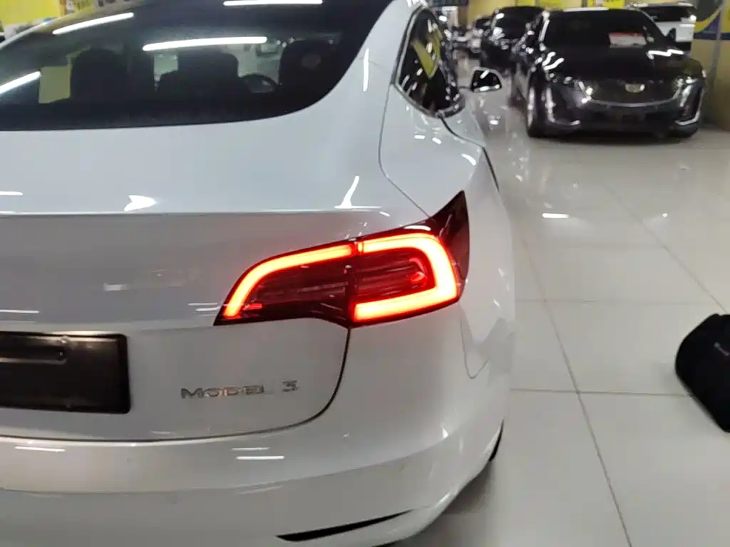 Tesla Model 3 — миниатюра 8
