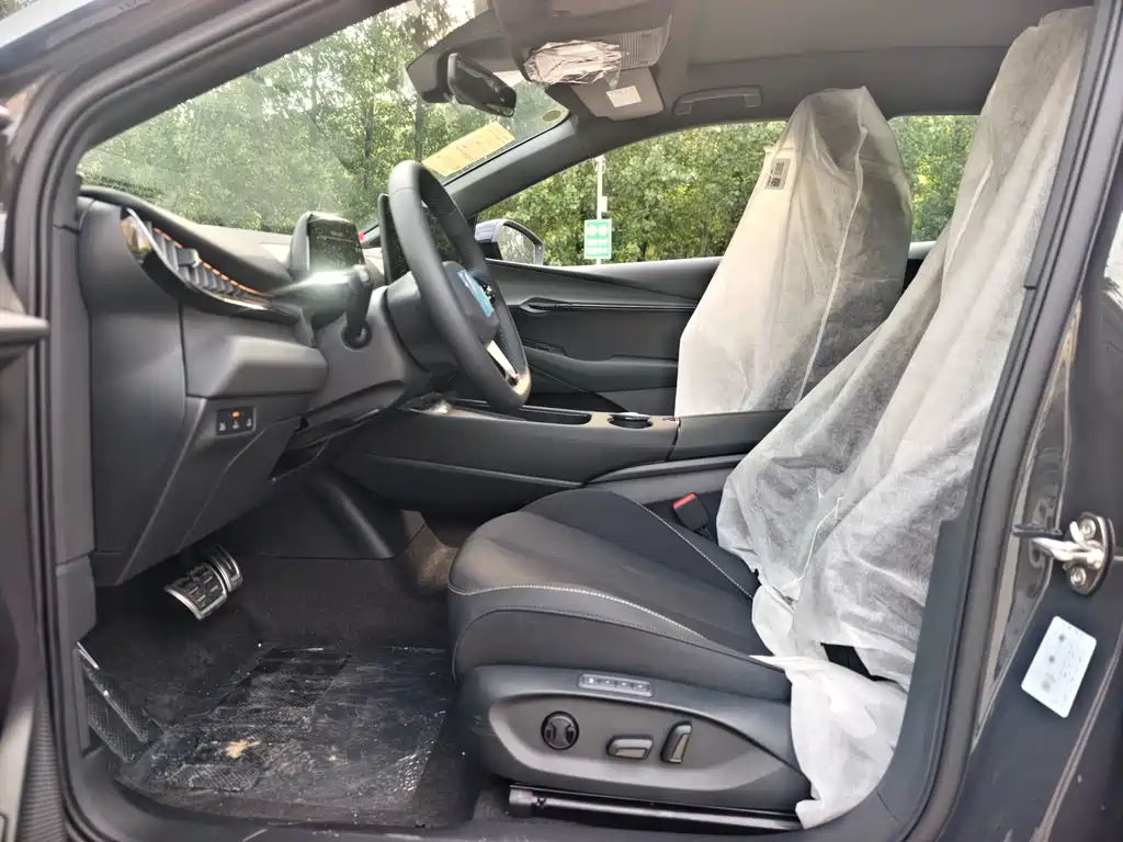 Volkswagen 06 2025 Pure