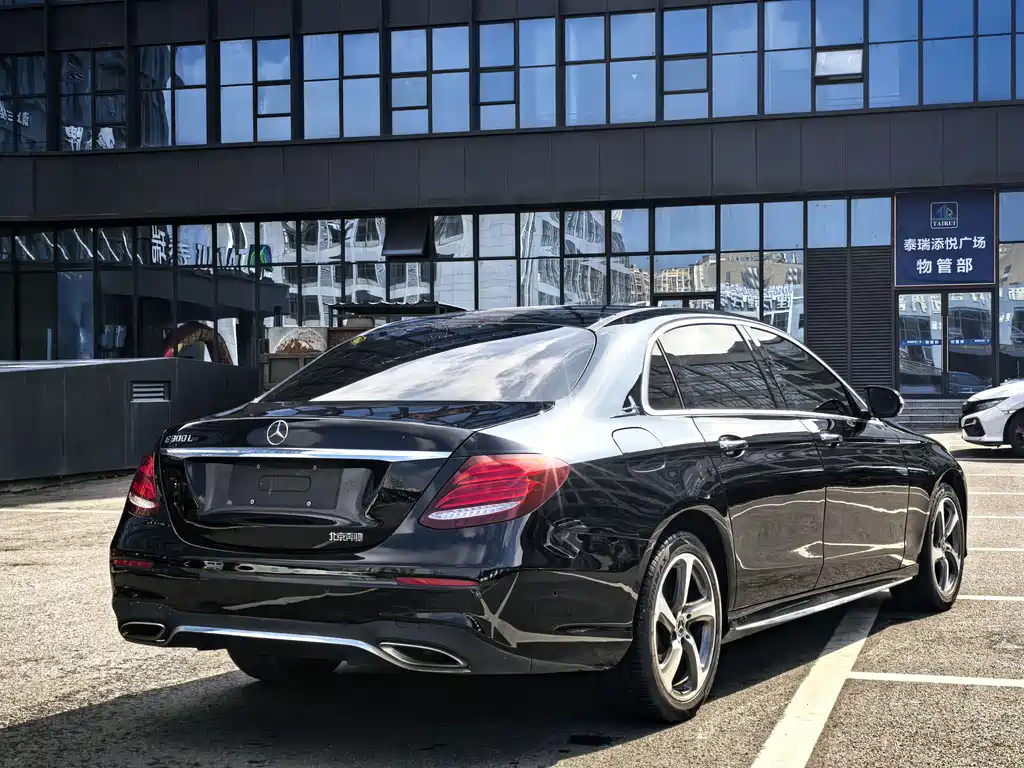 MERCEDES-BENZ E CLASS