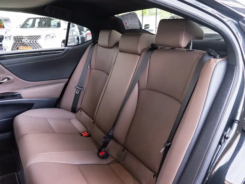Lexus ES — миниатюра 11