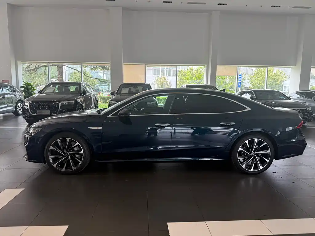 Audi A7L 2022 55 TFSI quattro S-line
