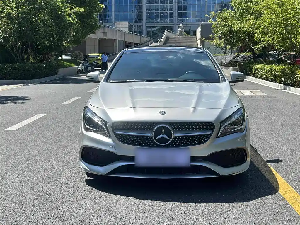MERCEDES-BENZ CLA