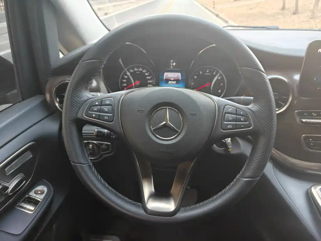 MERCEDES-BENZ V CLASS