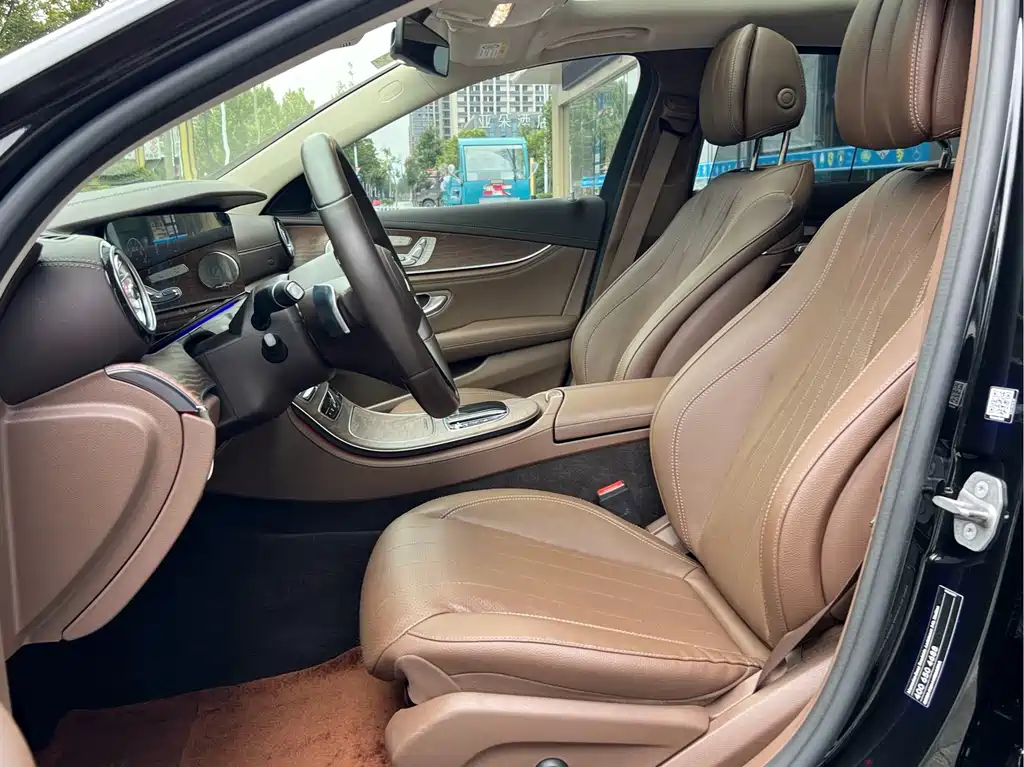 Mercedes-Benz E-Class — миниатюра 10