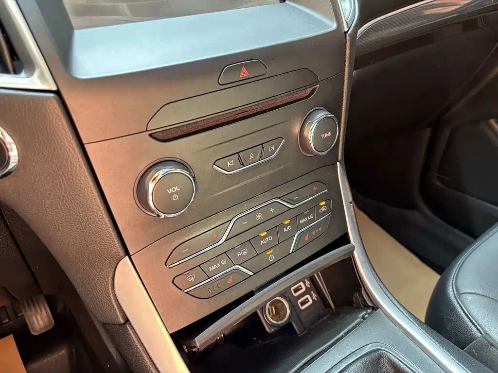 Ford Edge — миниатюра 16