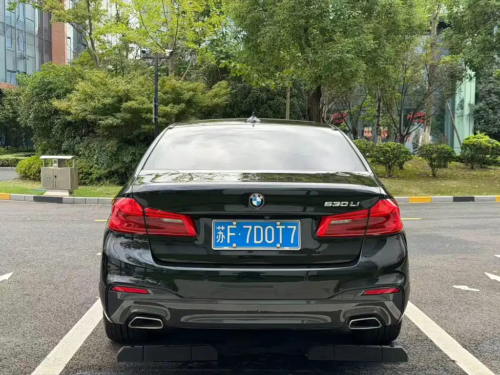 BMW 5 Series — миниатюра 8