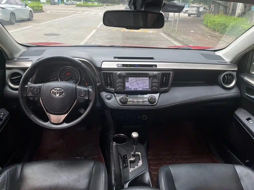 Toyota RAV4 2013 2.5L AT Luxury