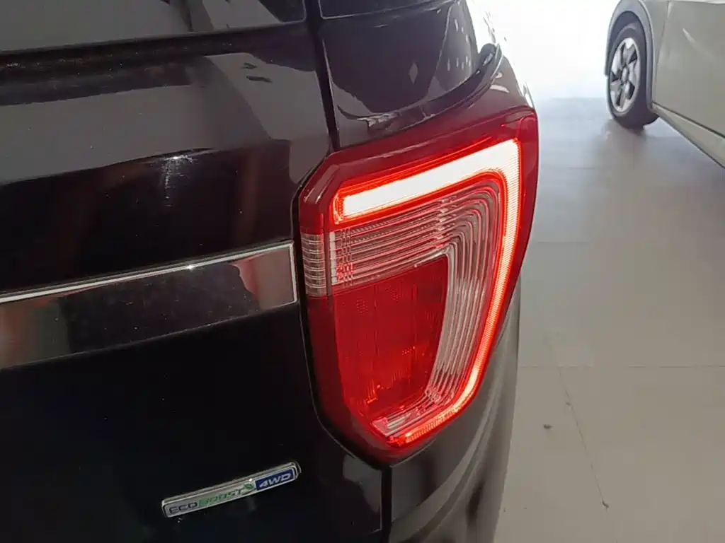 Ford Explorer (Import) — миниатюра 8
