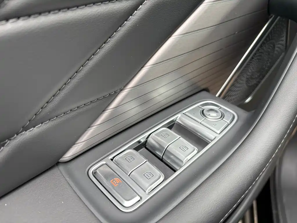 Hongqi HONGQI HS7 PHEV