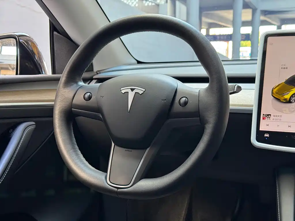 Tesla Model Y 2022 — фото 13