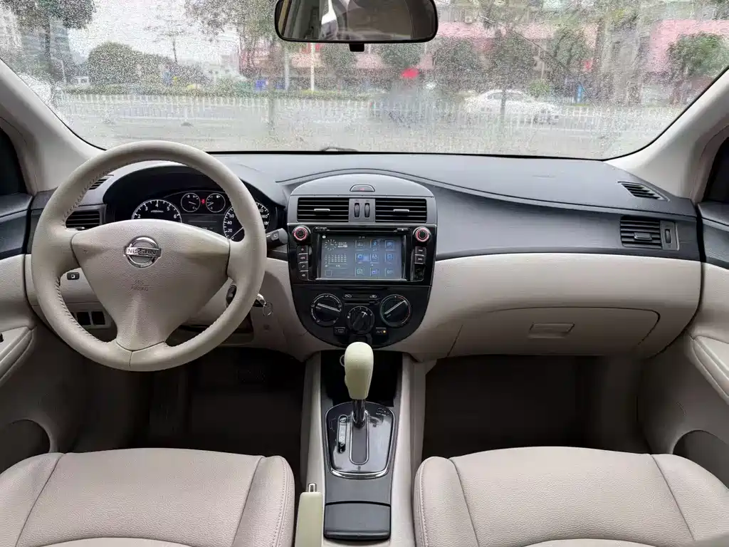Nissan Tiida 2011 1.6L CVT Comfort
