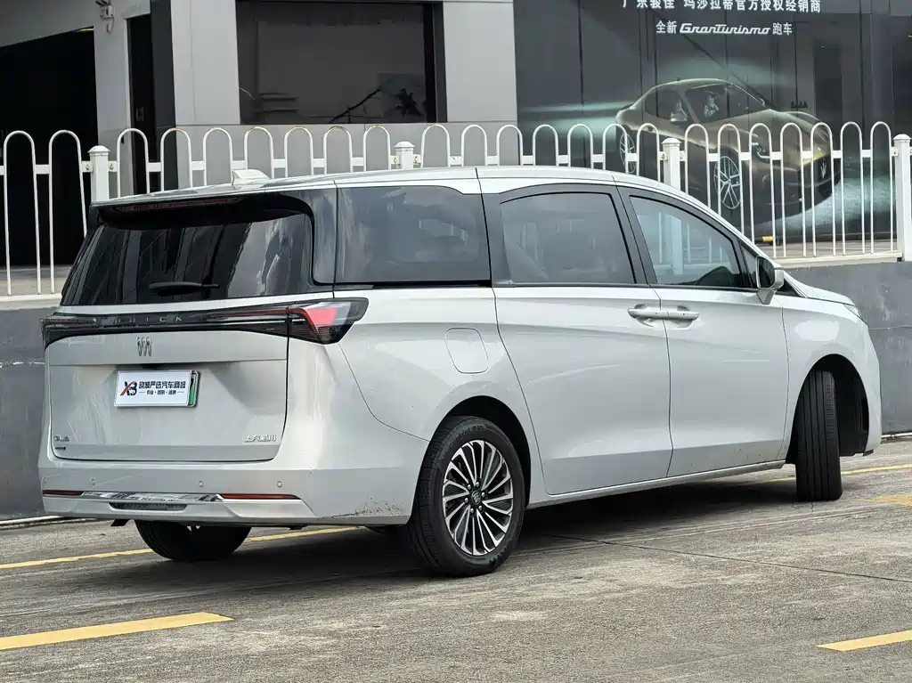 Buick GL8 Hybrid — миниатюра 4