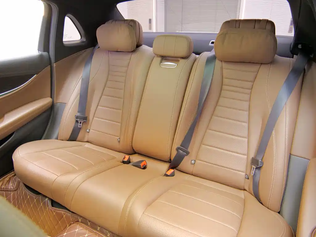 Mercedes-Benz E-Class — миниатюра 11