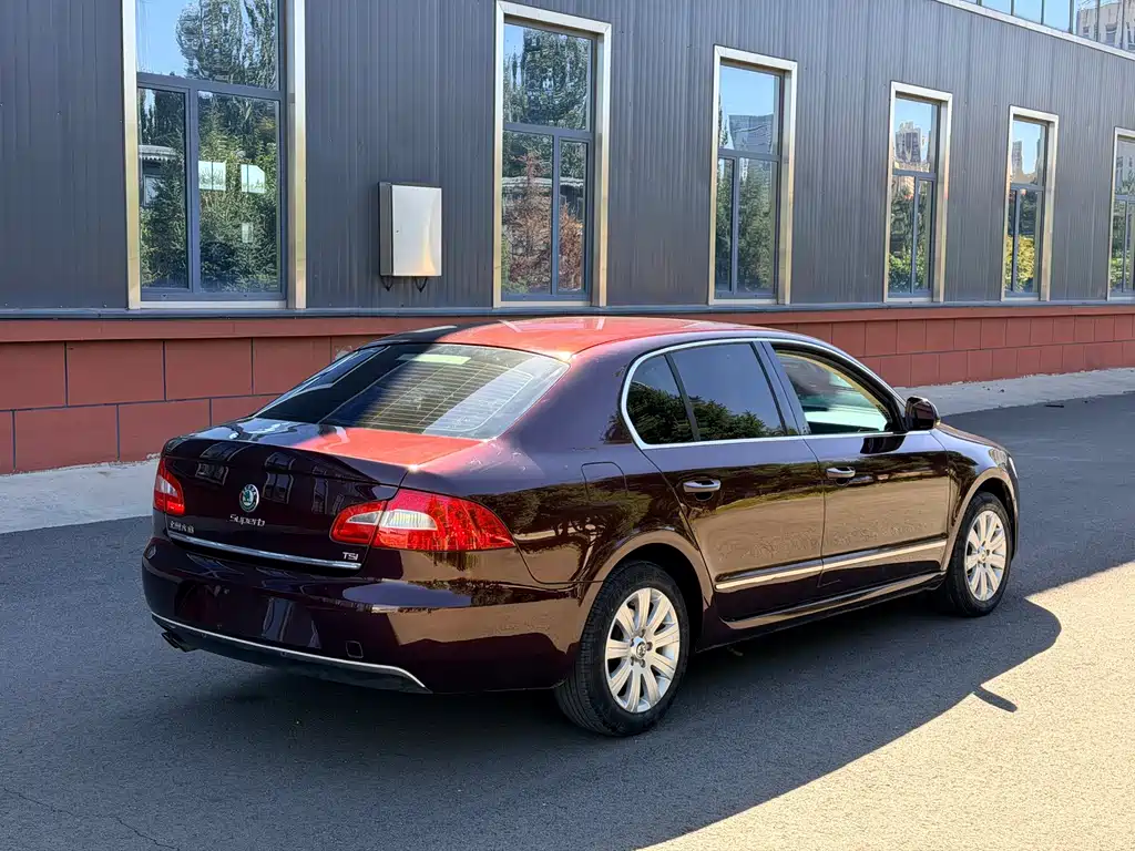 Skoda Superb — миниатюра 5