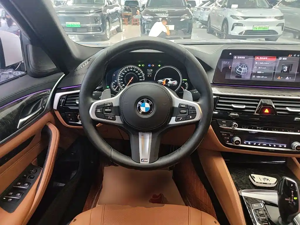 BMW 5 Series — миниатюра 11
