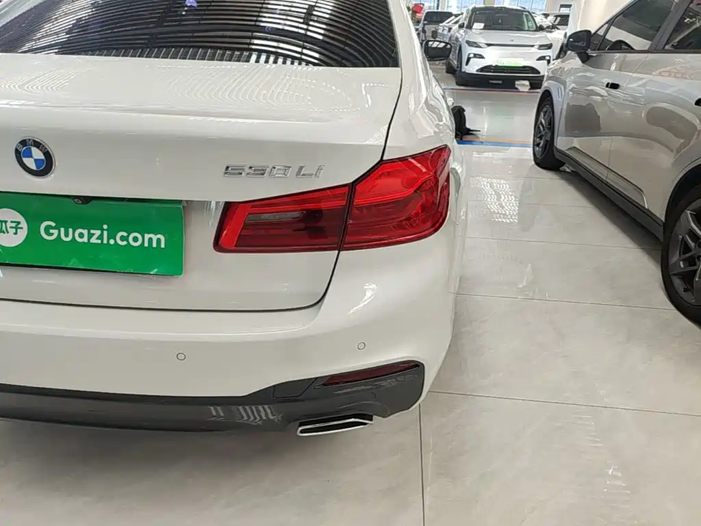BMW 5 Series — миниатюра 8
