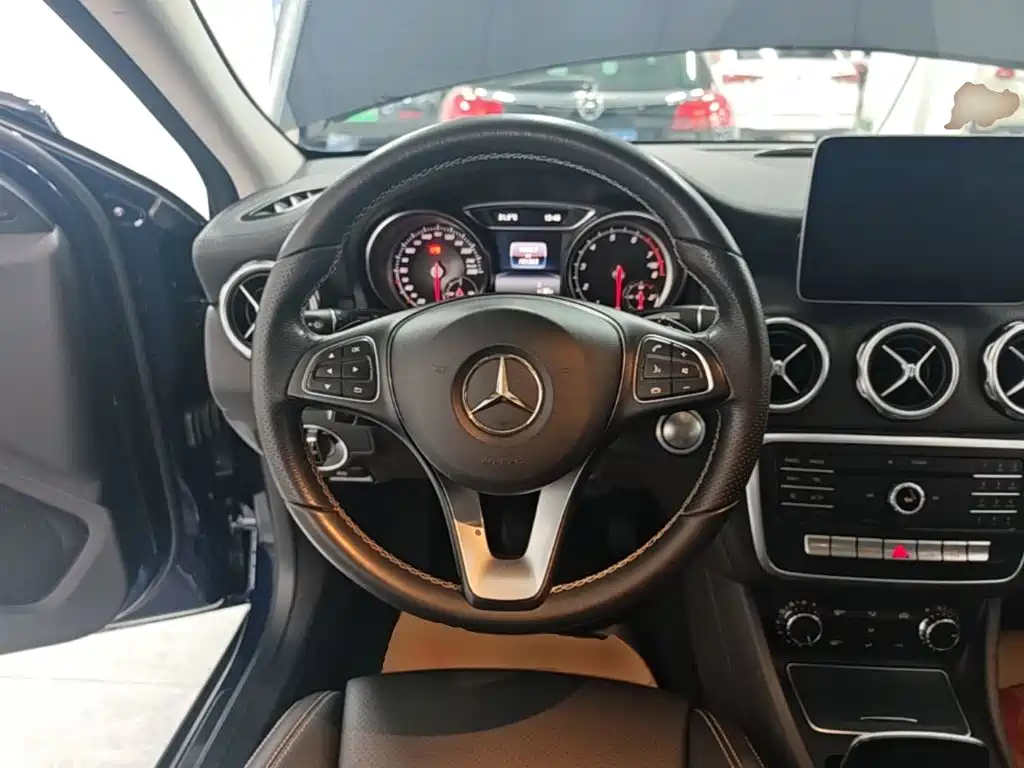 Mercedes-Benz GLA — миниатюра 11