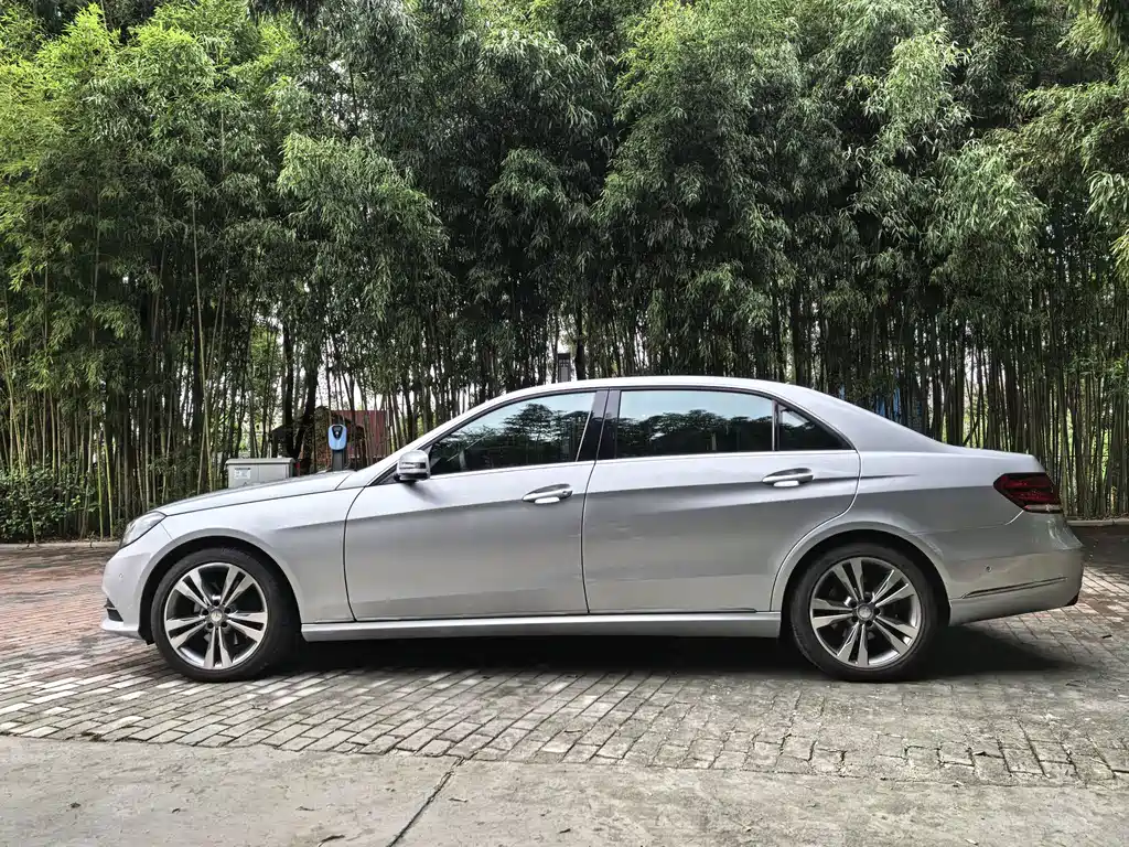 Mercedes-Benz E-Class — миниатюра 8