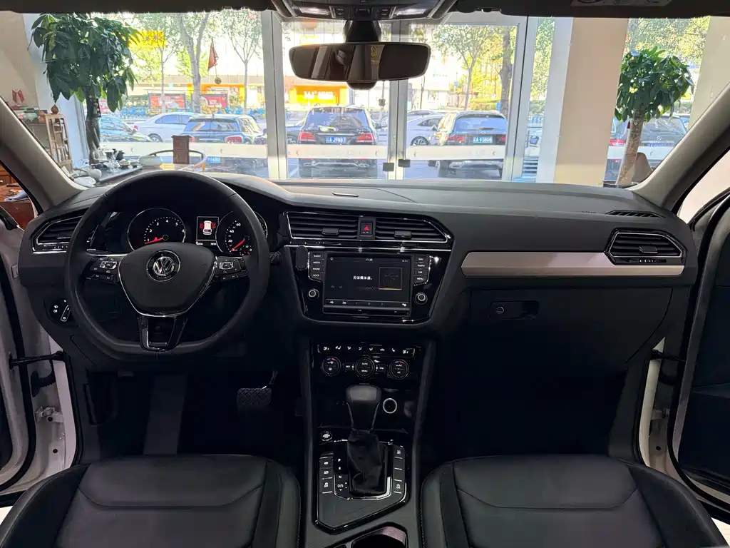 Volkswagen Tiguan L — миниатюра 7
