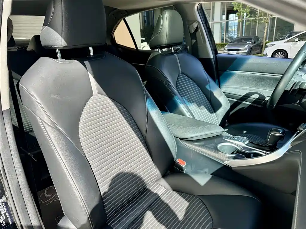 Toyota Camry 2022 2.0S