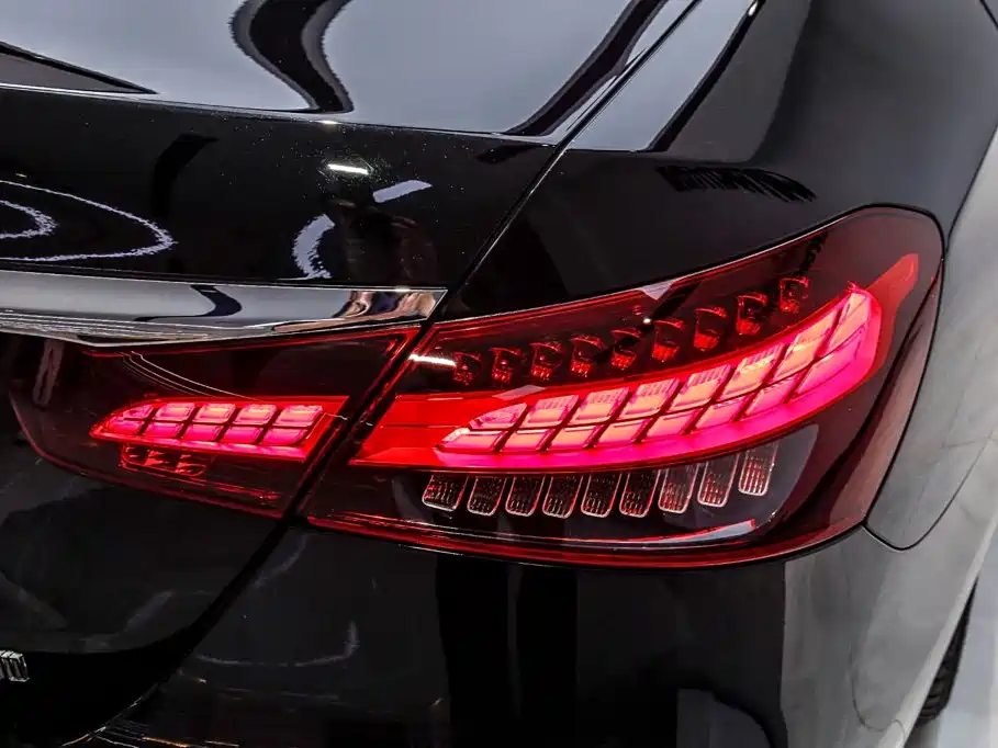 Mercedes-Benz E-Class — миниатюра 22