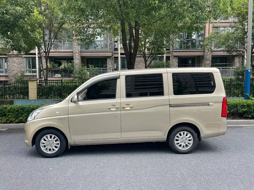 Wuling Rongguang V — миниатюра 4