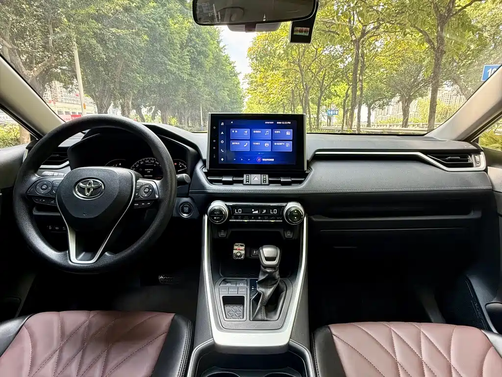 Toyota RAV4 — миниатюра 12
