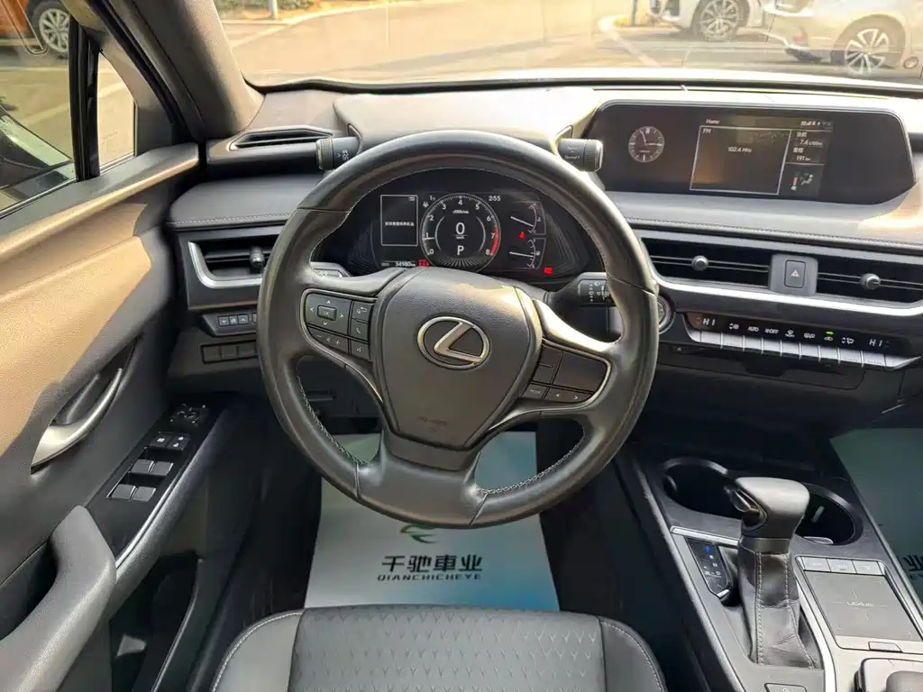 LEXUS UX
