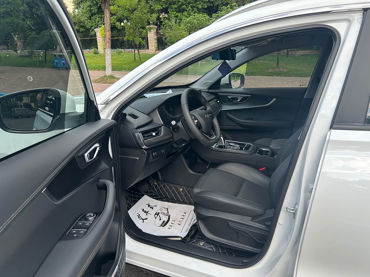 CHERY Tiggo 8 1.5 л 2023 г. Белый, пробег 14000 км