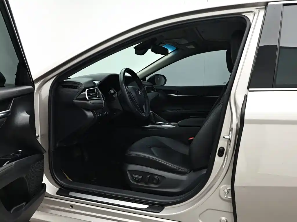 Toyota Camry — миниатюра 11