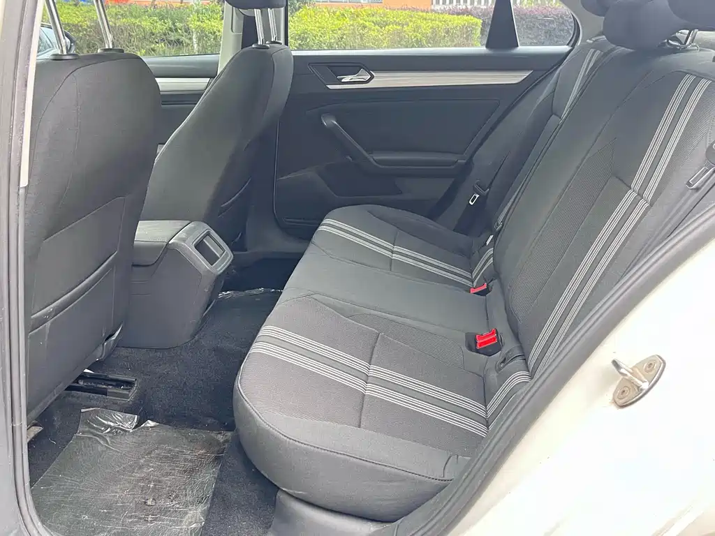 Volkswagen Lamando 2015 230TSI MT