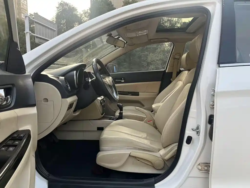 Changan Eado 2015 1.6L MT Luxury V