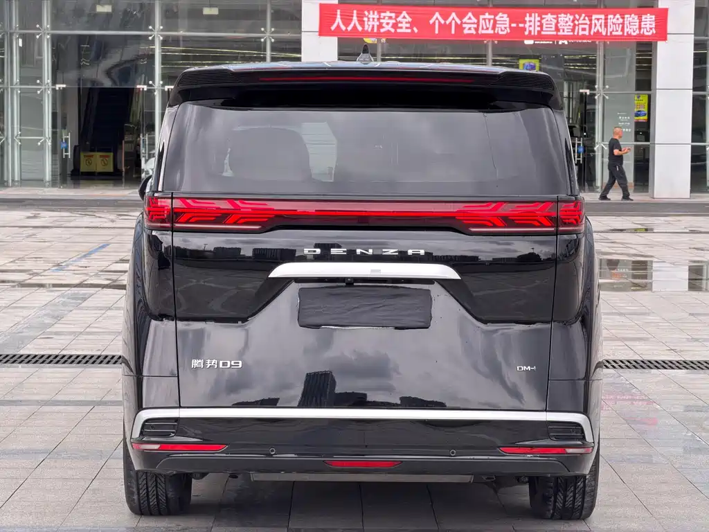 Denza D9 2024 DM-i 1050 Premium