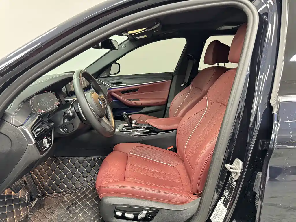BMW 5 Series — миниатюра 13