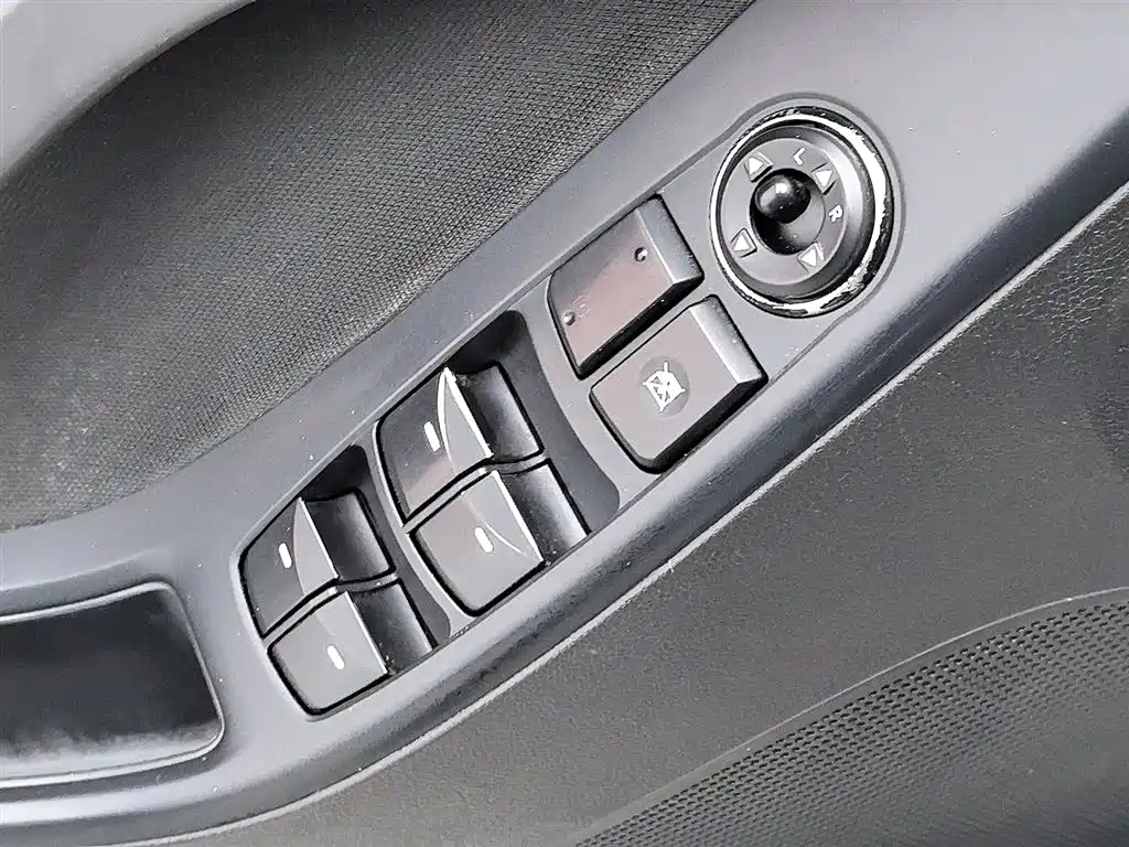 Hyundai Elantra 2015 1.6L MT Fashion