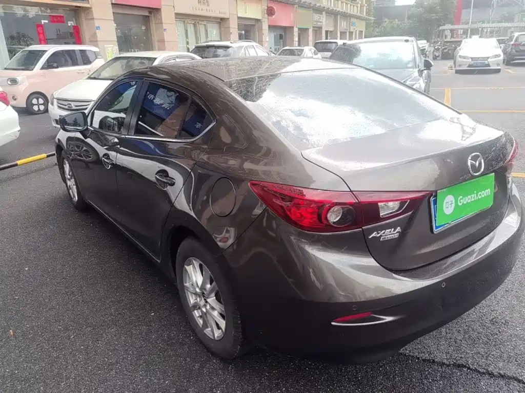 Mazda Mazda3 3 2016 1.5L AT Luxury