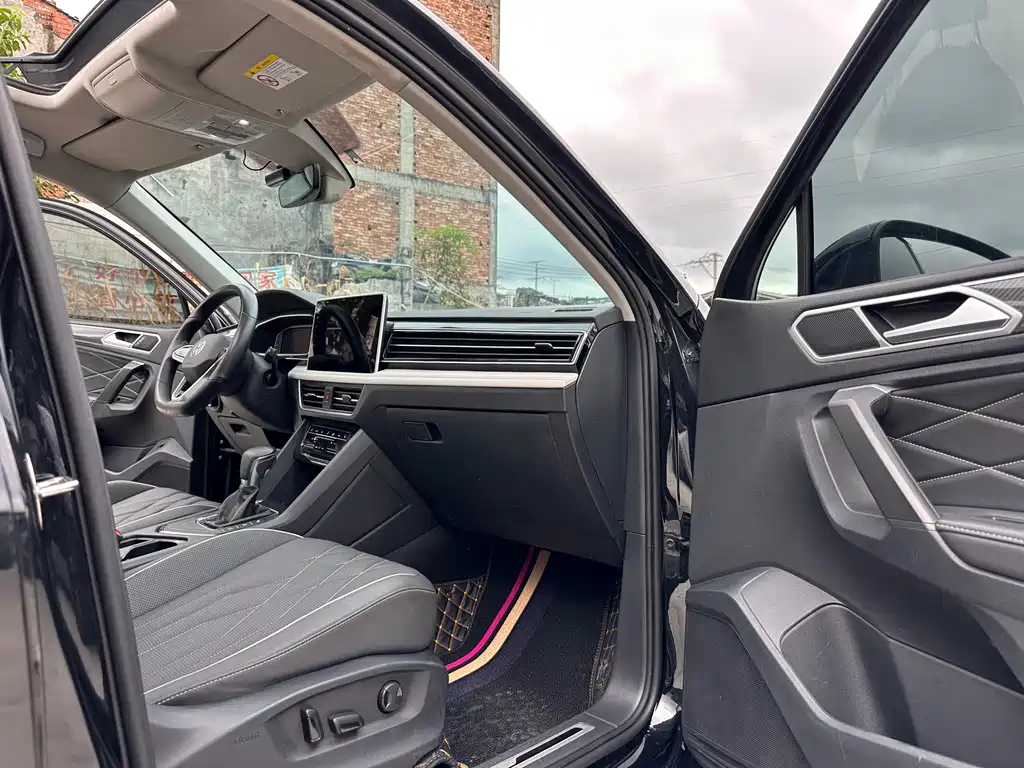 Volkswagen Tiguan L — миниатюра 12