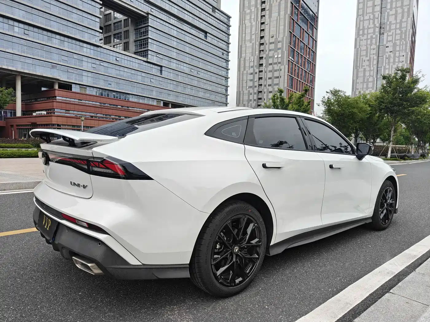 Chang'an Changan UNI-V 2024 Белый из Китая
